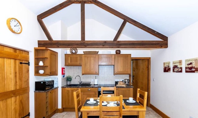 Loxton Maison | Pass the Keys | Somerset Two Bedroom South Hill Cottage