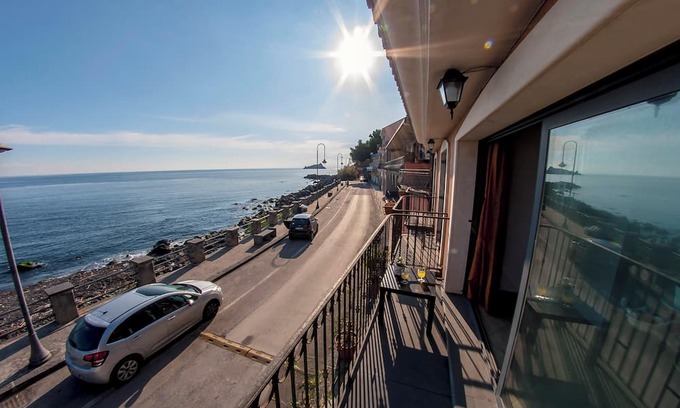 Capo Mulini Maison | Homerez - Spacious house and sea view - Acireale