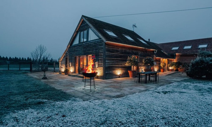 Cuddesdon Maison | Moonlight Barn - Sleeps 4 guests, Pet friendly