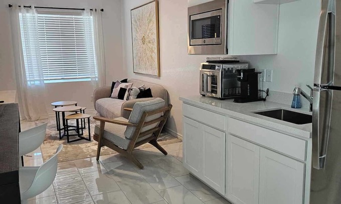 Spring Valley Maison | Charming 3 house with WiFi, AC in Las Vegas at least 30 days or more stay
