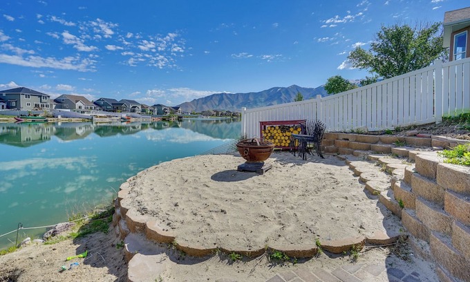 Stansbury Park Maison | Lakefront Utah Home w/Private Beach, Dock & Canoe
