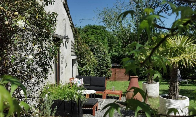 Langourla Maison | Holiday Home 'Le Cocon' with Private Terrace, Wi-Fi and Air Conditioning