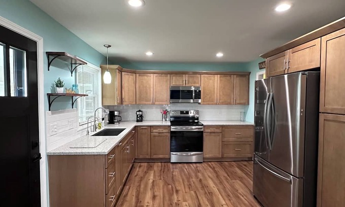 Owosso Appartement | The Middleton - a 6 bed, 3 acre, classy home just minutes from town.
