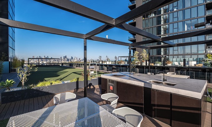 Footscray Appartement | This apartment is a 2 bedroom(s), 2 bathrooms, located in Footscray, VIC.