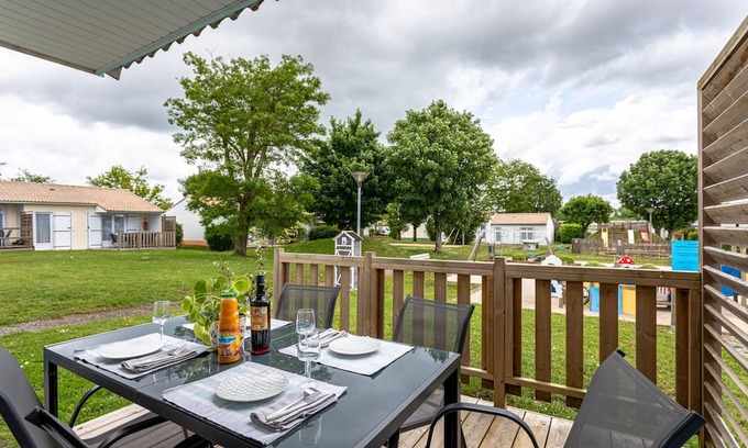 Mache Maison | Holiday Home '2 - Maison T3 Confort' with Shared Pool, Private Terrace and Shared Garden