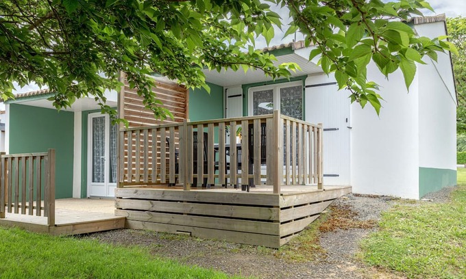 Mache Station Balnéaire | Holiday Home '2 - T2 Confort' with Shared Pool and Shared Garden