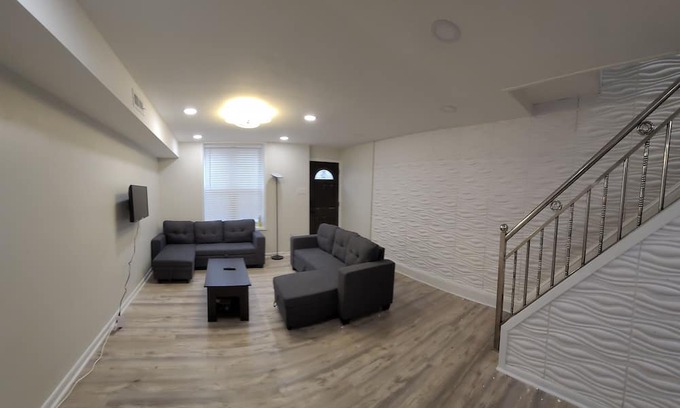 South Philadelphia Maison | Cozy Modern Sleep11 Guest House just minutes from historic Philadelphia downtown