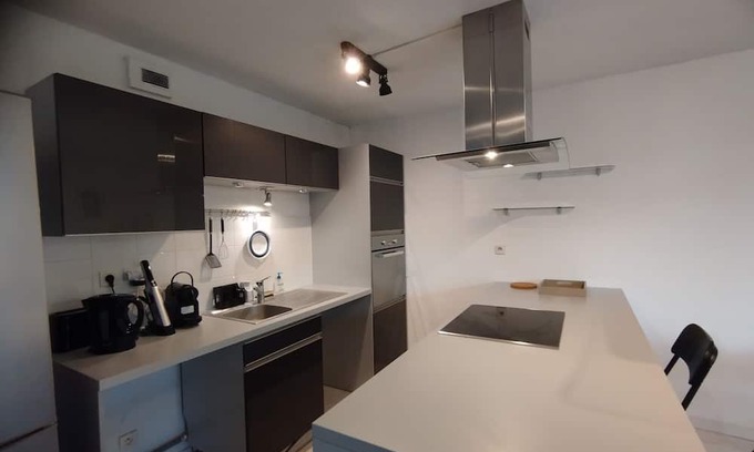 Minimes - Barriere de Paris Appartement | Spacious nest with balcony and shared pool