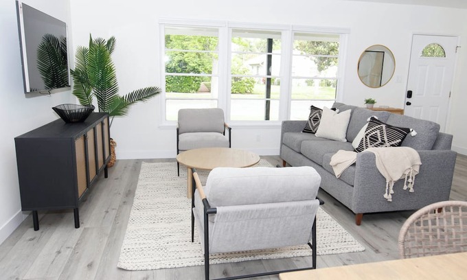 Tarzana Maison | Revamped Home Near Ventura Blvd in Tarzana.