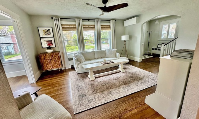 West Mystic Maison | Historic Mystic at it’s best - walking distance to DT & children’s park!