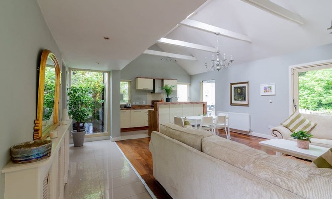 Malahide Maison | GuestReady - Opulence Malahide Seaside Cottage