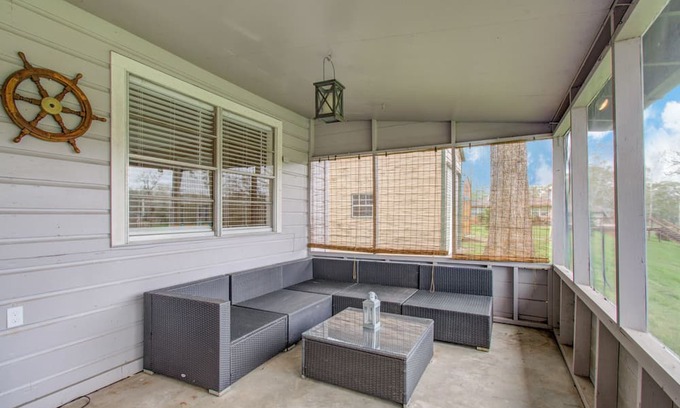 Wild Peach Village Maison | Cozy 1Bd/1Ba Waterfront Escape!