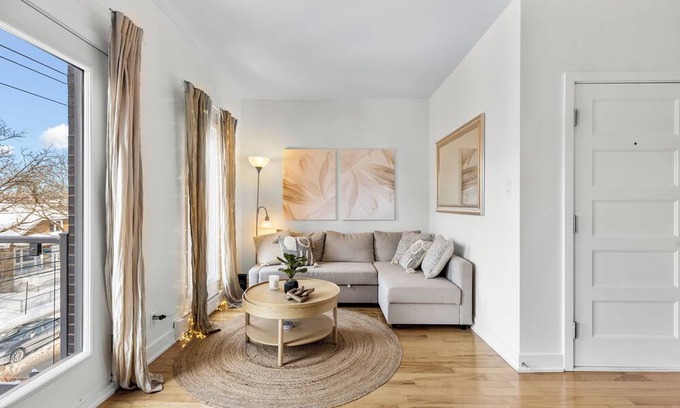 Rosemont-La Petite-Patrie Copropriété | Cute & Modern Condo - (Free Parking & Near Public Transit) - AC & Private Patios