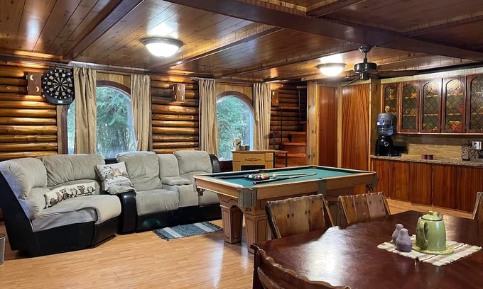 Rawdon Maison | Rustic Chalet