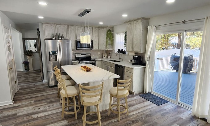 Issue Maison | Hideaway at Colonial Beach You can relax quiet hood just 5 Minutes to the Beach.