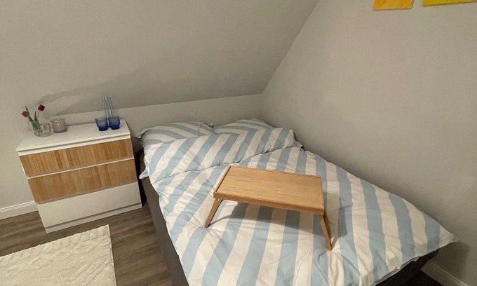 Schnelsen Maison | Cozy room in a beautiful home with easy access to anywhere in the city.