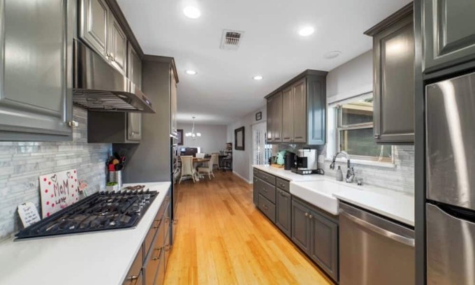 Coleman Maison | House on the hill