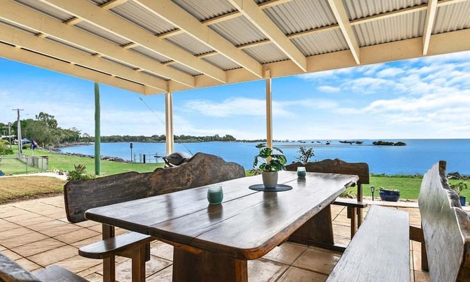 Toogoom Maison | Sandbar on Moreton 5 Bedroom
