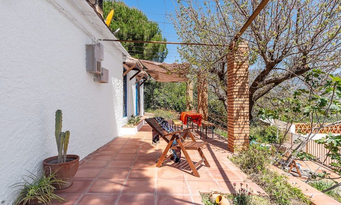 Orgiva Maison | Chalet 'Casita De La Huerta' with Mountain View, Shared Pool and Wi-Fi