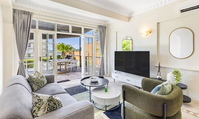 South Brisbane Appartement | European Château/riverside view backyard/2 carpark