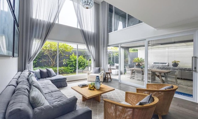 Rochedale Maison | Stunning & Luxurious 4-Bedroom Mansion @Rochedale