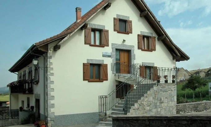 Villanueva de Aezcoa Maison | Holiday Home 'Casa Aguerre' with Mountain View, Private Terrace and Wi-Fi