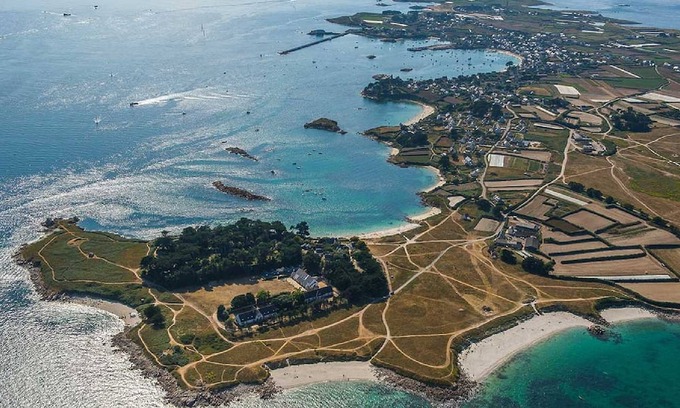Ile-de-Batz Maison | Explorez le Jardin Colonial de L'île de Batz : un Joyau du Nord-finistère, Parfa