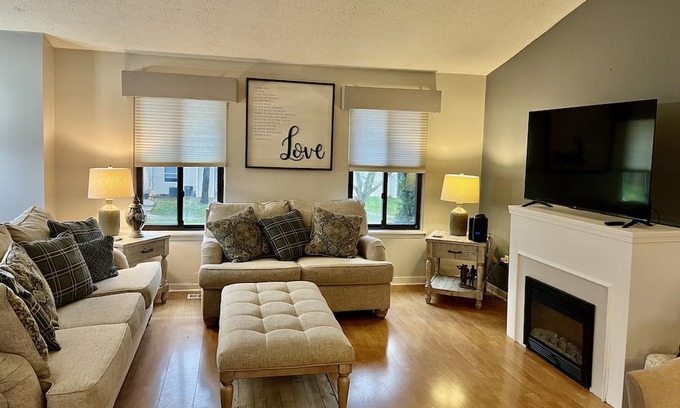 West Henrietta Maison | Cozy raised ranch in West Henrietta