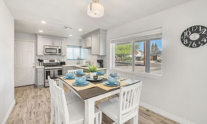 Coronado Maison | Phoenix Retreat, Main House and Casita, Sleeps 8