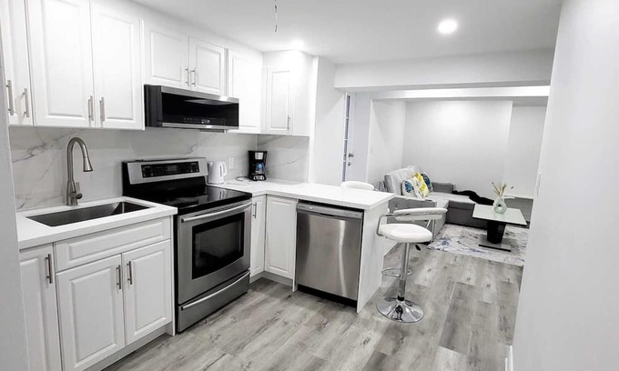 Meadowvale Village Appartement | Feels like Home 15 Minutes From Toronto Pearson Airport. Cozy Apartment To Luv