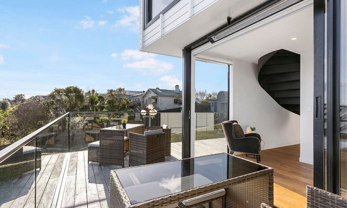 Auckland Maison | Executive Residence with Spa! Long Stays Welcome