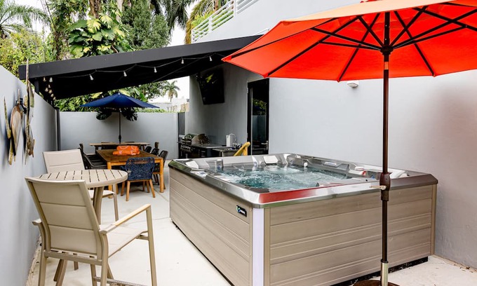 Hato Rey Maison | Fully Renovated Schoolhouse 7 Bedroom, 6 Baths, Jacuzzi, Billiard