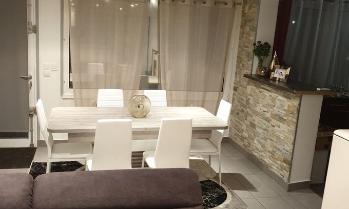 Adamville Maison | Charming quiet town house