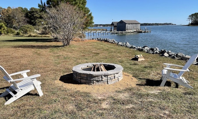 Grimstead Maison | The Big Boathouse on a Point- Quick access to Chesapeake Bay; Kayakers love it.