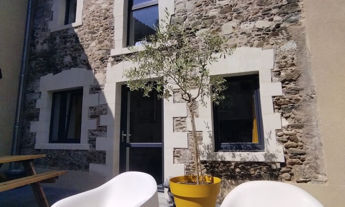 Varades Appartement | La Réserve - Jolie Petite Maison au Coeur de St Florent le Vieil