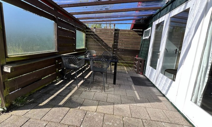 Tzummarum Cabine | Charming Holiday Home Maridu Wadden Cabin in the Heart of Friesland