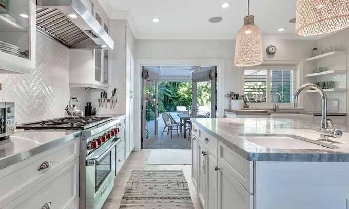 Southend Maison | Dreamy Sunrise Villa - Pool + Incredible Views!