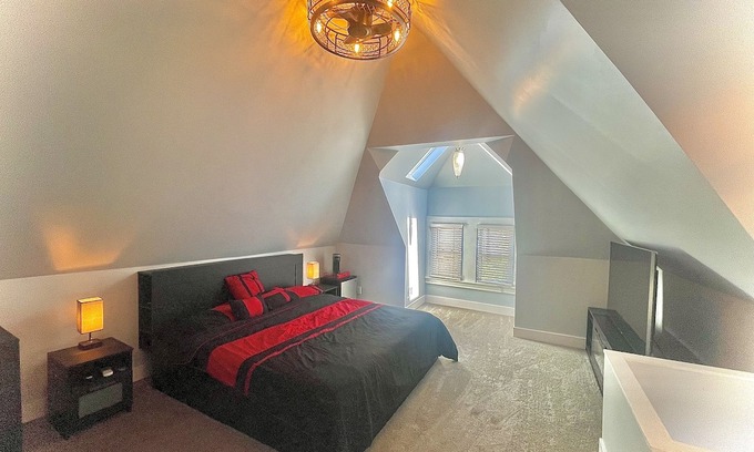 Bellevue Maison | Modern Victorian in Bellevue !