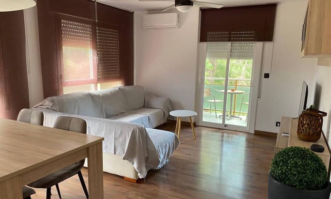 Roquetes Appartement | Apartment 'Casa Mar Touristic House' with Private Terrace, Wi-Fi and Air Conditioning