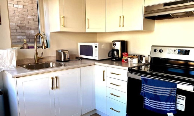 Winona Maison | Stylish Deluxe 2BR Guest Suite