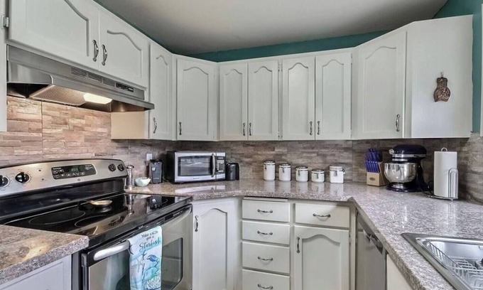 Des Moines Maison | Cozy home away from home