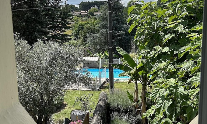 Verdelais Lit Et Petit-Déjeuner | Bed and Breakfast 'Chambres Dans L'entre 2 Mers' with Shared Pool, Wi-Fi and Air Conditioning