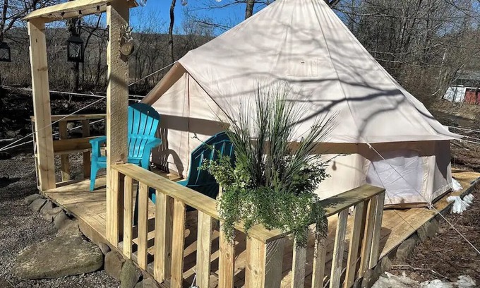 Andover Location De VR | Creekside Yurt