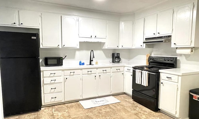 Ladson Maison | NEW WELL CENTERED 3BR HOME