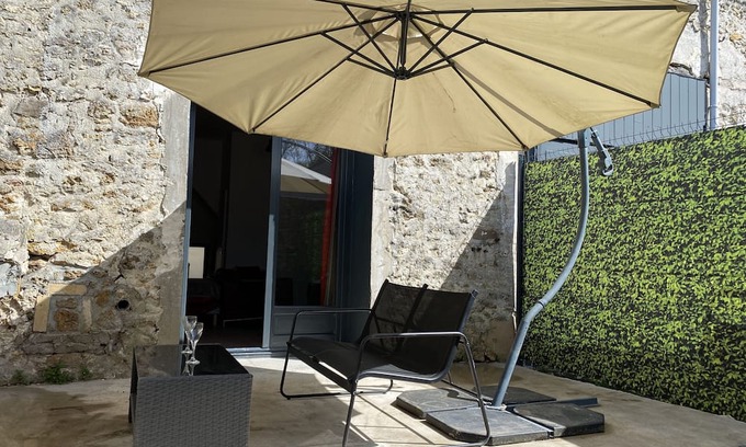 Egly Appartement | Studio Avec Jacuzzi au Calme