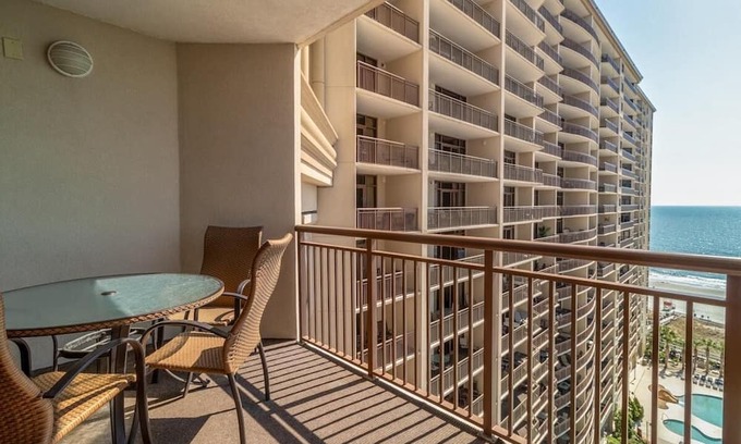 Windy Hill Copropriété | 12th Floor Oasis: Luxurious One-Bedroom Condo with Stunning Ocean Views
