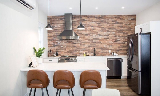 Fredericton Appartement | This 2 bedroom loft-like apartment is perfect for your visit to downtown Fredericton