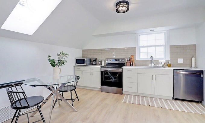 Fredericton Appartement | This apartment is a 2 bedroom(s), 1 bathrooms, located in Fredericton, NB.