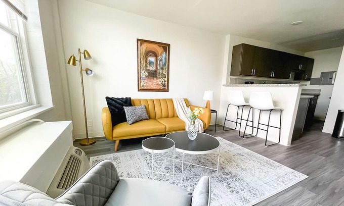 Corryville Appartement | Sleepover: Luxurious 1BD/1BA + Gym - Cincinnati