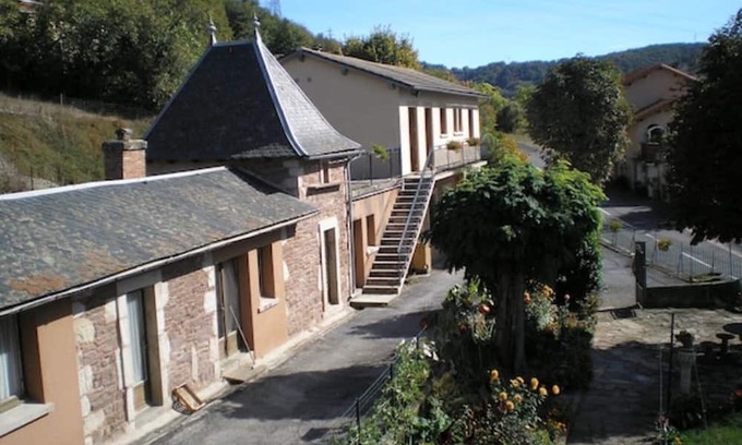 Saint-Victor-et-Melvieu Maison | Holiday Home 'Gîte Saint-victor-et-melvieu' with Mountain View, Private Terrace and Private Garden